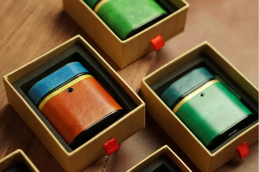 Handcrafted Leather AirPods Case, Minimal AirPod Cases, Leather Accessories, Handmade, Artistic Accessories, Unique Gift, Personalized Gifts
