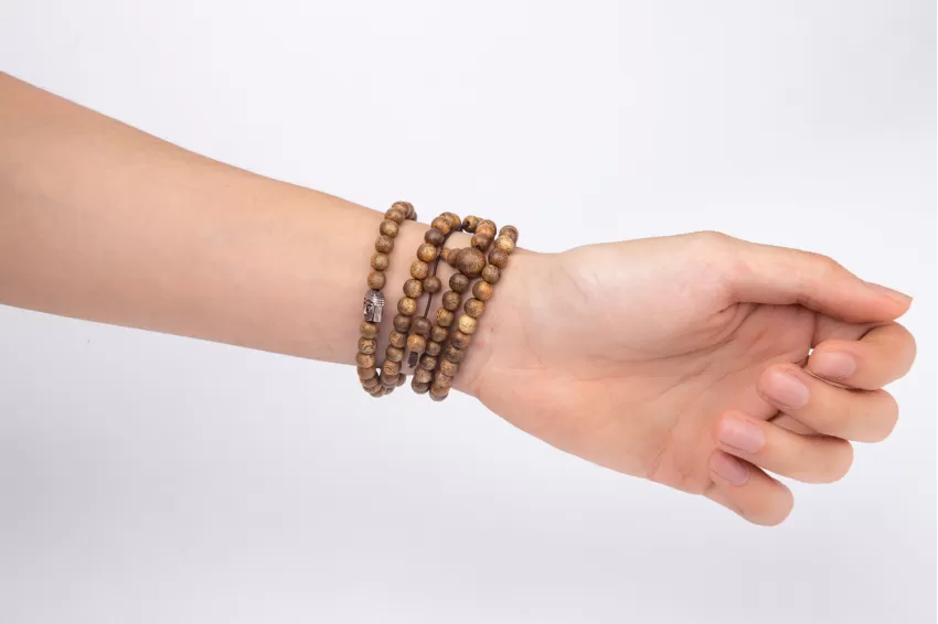 Chuỗi Vòng Trầm Hương 108 Hạt, Vòng Tay Phong Thủy, Trị Bệnh Và Giải Tỏa Căng Thẳng, Duy Trì Sự Lạc Quan Từ Sâu Bên Trong Chuỗi Vòng Trầm Hương 108 Hạt, Vòng Tay Phong Thủy, Trị Bệnh Và Giải Tỏa Căng Thẳng, Duy Trì Sự Lạc Quan Từ Sâu Bên Trong