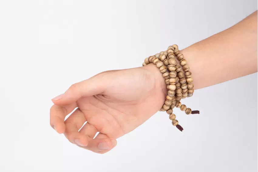 Chuỗi Vòng Trầm Hương 108 Hạt, Vòng Tay Phong Thủy, Trị Bệnh Và Giải Tỏa Căng Thẳng, Duy Trì Sự Lạc Quan Từ Sâu Bên Trong Chuỗi Vòng Trầm Hương 108 Hạt, Vòng Tay Phong Thủy, Trị Bệnh Và Giải Tỏa Căng Thẳng, Duy Trì Sự Lạc Quan Từ Sâu Bên Trong