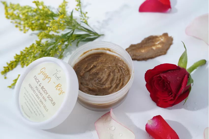 Tẩy Tế Bào Chết Dạng Scrub Ginger-Rose Thơm Ngát Mùi Hoa Hồng, Gây Gây Châm Chít, Loại Bỏ Nhẹ Nhàng Lớp Da Chết