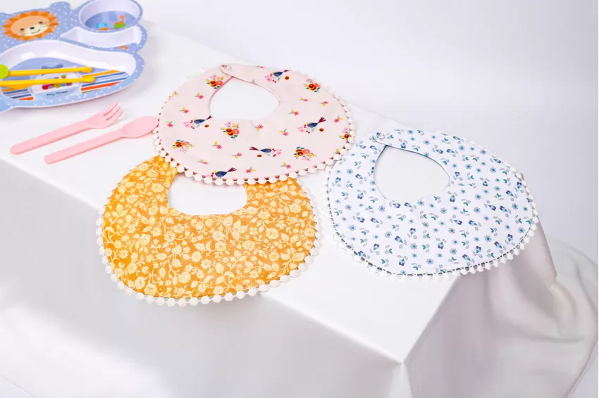 Y2 Round Bibs, Linen & Cotton, Excellent Absorbency, Cute And Practical Accessory, Reversible Design