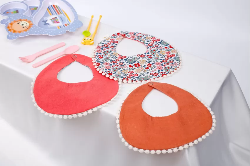 Round Bibs, Made Of Highly Absorbent Cotton Material, Keeps Baby's Clothes Clean During Meals, Bright Colors, Perfect For Baby Photoshoots