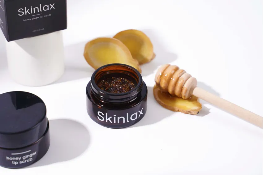 Tẩy Da Chết Môi Mật Ong Gừng SKINLAX (20g)