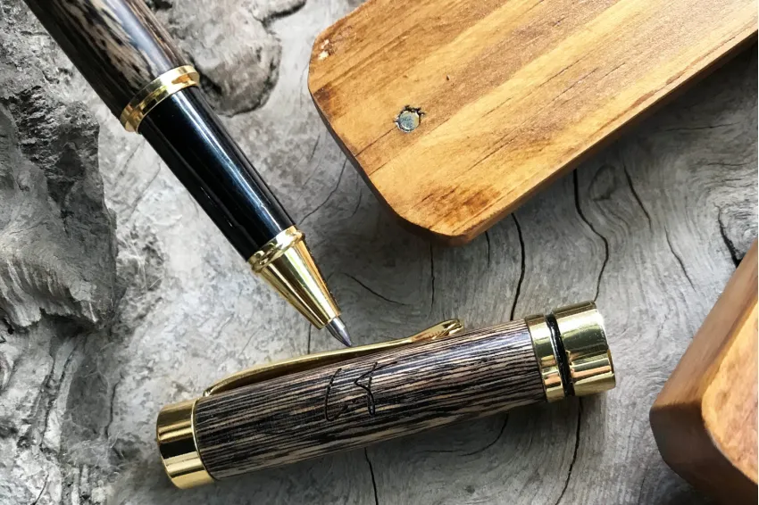 Deluxe Agarwood Pen Engraved Name Included Wooden Pen Case, Long-lasting Sandalwood Material, Exquisite Craftsmanship,  Premium Gift, Corporate Gift