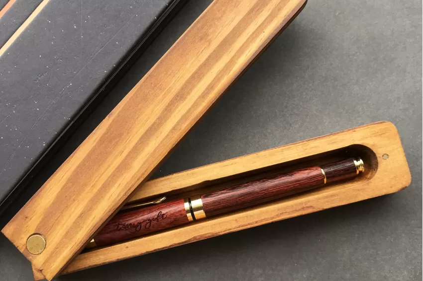 Fragrant Rosewood Pen Engraved Name Included Wooden Pen Case, Elegant Red-Brown Color, Refined and Luxurious, Premium Pen Fragrant Rosewood Pen Engraved Name Included Wooden Pen Case, Elegant Red-Brown Color, Refined and Luxurious, Premium Pen