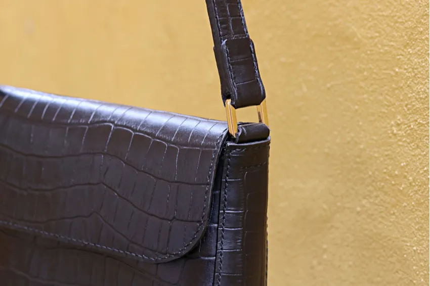 Muse Leather Shoulder Bag, Crocodile Skin Texture, High-Quality Material, Minimalist and Stylish Design, High Durability, Youthful Style