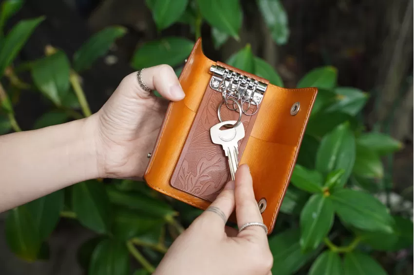 Leather Fold Keychain Wallet, Various Colors And Leather Material