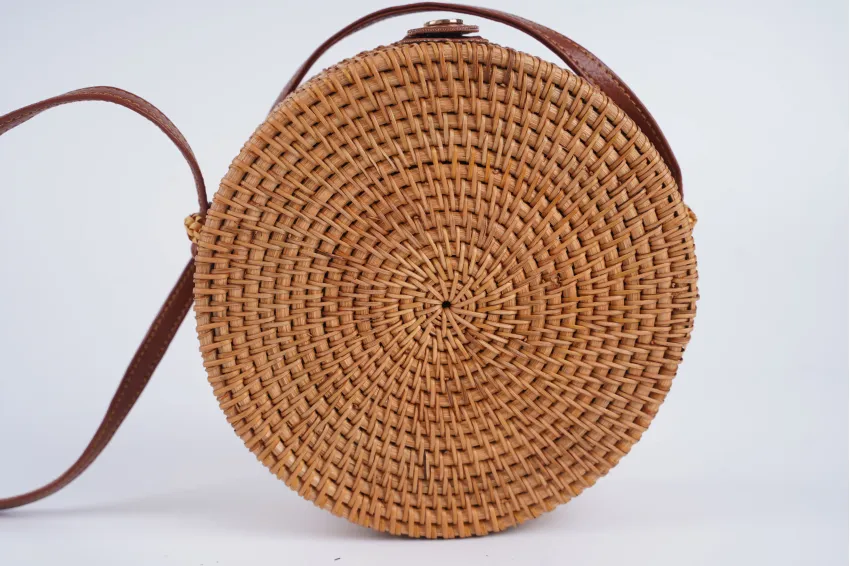 Knit Crossbody Rattan Bag, Size 20, Trendy Handbag, Graceful Woven Straw Pattern, Sophisticated And Feminine Style