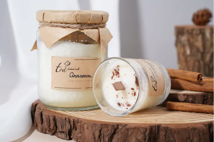 Cinnamon Scented Candle with Wooden Wick, Glass Jar, Vegetable Wax, Perfect Accent for Any Space, Meaningful Gift