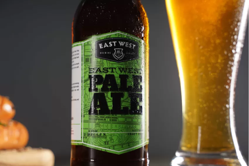 Bia Craft East West Pale Ale, Chai 330ml, Bia Craft Thủ Công, Bia Ủ Cao Cấp, Mùi Thơm Đặc Trưng, Vị Ngon Thuần Túy