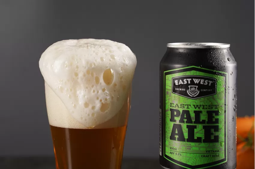 Bia Craft East West Pale Ale, Bia Thủ Công, Lon 330ml, Nồng Độ Cồn Vừa Phải, Ngọt Nhẹ Dễ Uống, Vị Ngon Tuyệt Hảo