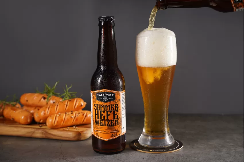 Summer Hefeweizen Beer Bottle, Craft Beer, Cool And Refreshing Flavor, High-Quality Barley And Premium Hops, Light Honey Flavor