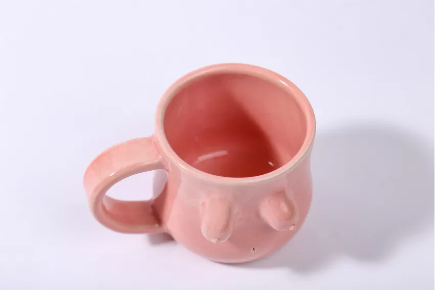 Ly Gốm Dáng Hình Phụ Nữ Màu Hồng