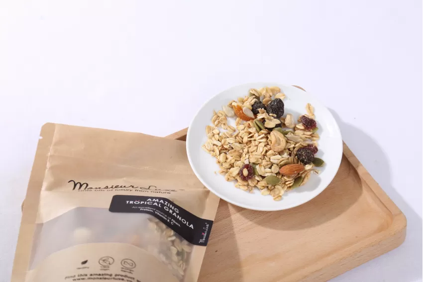 Tropical Granola, Healthy Snacks, Almond, Maccadamia, Granola, Dried Fruits, No Sugar, No Preservatives, Eat Clean, Natural Ingredients, Mango, Cranberries