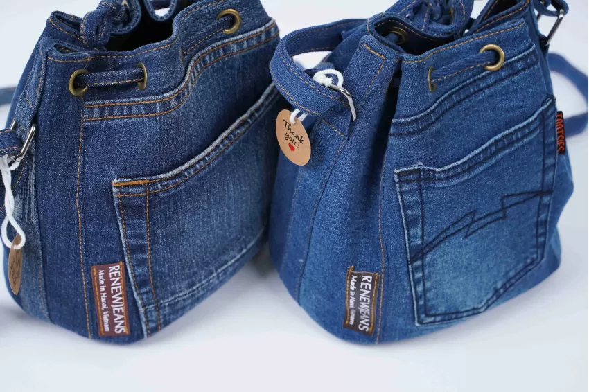 Túi Bucket Thêu Hướng Dương Từ Jeans Tái Chế, Vừa Cá Tính Vừa Ngọt Ngào, Dây Rút Độc Đáo, Vải Da Lót Trong, Hình Thêu Tay Tinh Xảo