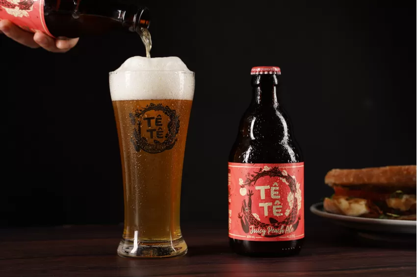 Bia Craft Tê Tê Juicy Peach Ale, Hương Vị Đào Chín Mọng, Nguyên Liệu Mạch Nha, Lúa Mạch Và Yến Mạch, Sử Dụng Hoa Bia Noble Hops Từ Châu Âu