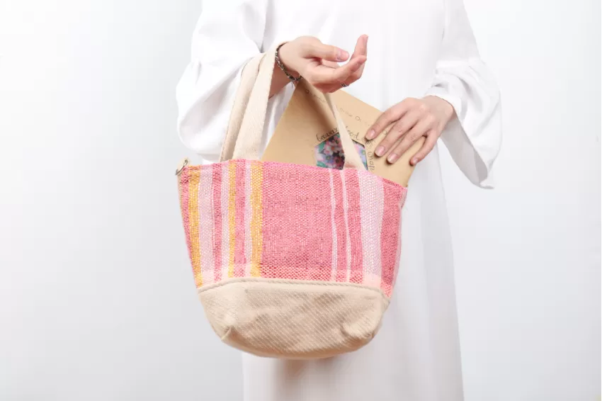 Handwoven Recycled Plastic Handbag With Round Bottom, Elegant Color, Minimalist Design, Suitable For Daily Use