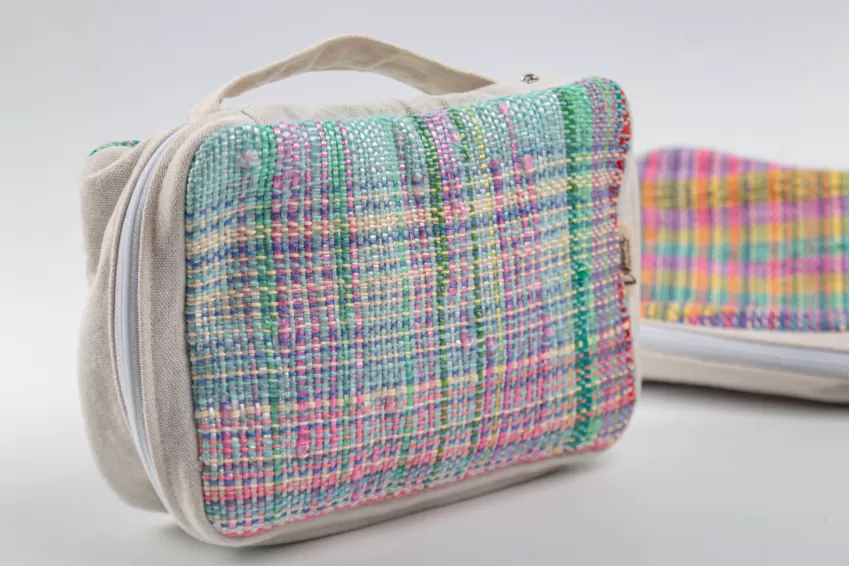 Handwoven Recycled Plastic Cosmetic Bag, Versatile And Convenient Bag, Bright Colors, Ideal For Travel