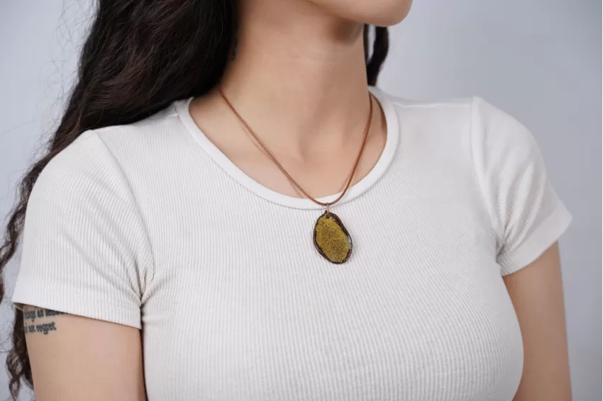 Leaf Ceramic Necklace With Rough Pendant, Impressive And Unique Design, Distinctive Fashion Accessory, Adds A Focal Point To Daily Attire