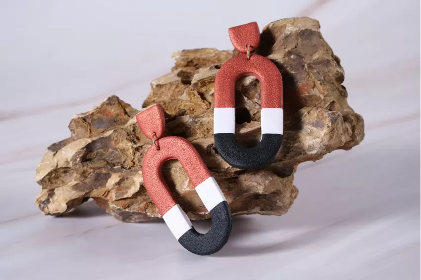 The Magnet Clay Earrings, Modeled After The Magnet Shape, Fired Clay Material, Unique And Eye-Catching Design