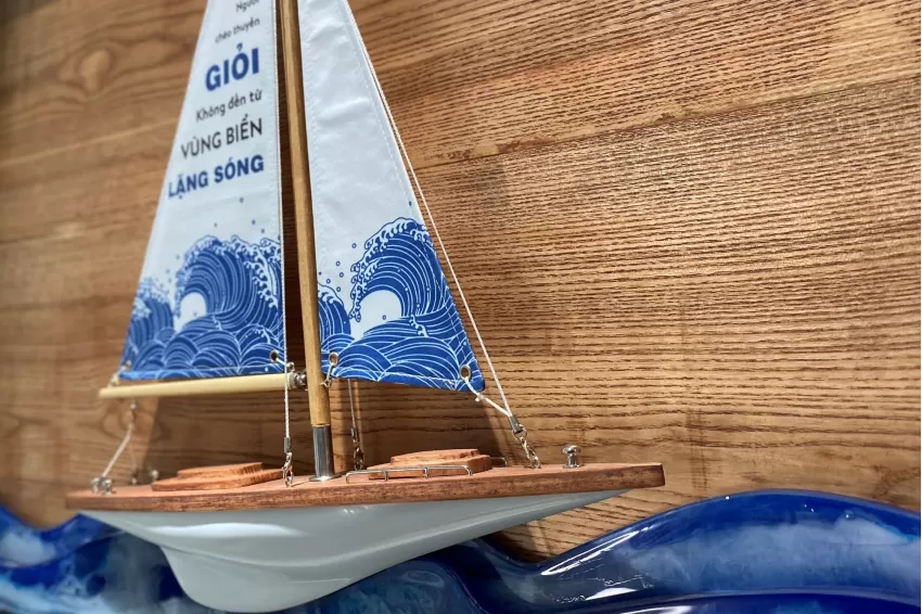 Model L380.P1, Calligraphy Printed Sail, Lucky Boat Model Wall Frame