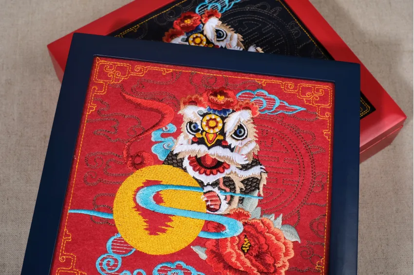 Hộp Sơn Mài Thêu Lân, Hộp Quà Tặng Thủ Công Cao Cấp, Mang Lời Chúc Thịnh Vượng, Món Quà Ý Nghĩa Cho Sếp Hoặc Đối Tác, Quà Tặng Doanh Nghiệp Hộp Sơn Mài Thêu Lân, Hộp Quà Tặng Thủ Công Cao Cấp, Mang Lời Chúc Thịnh Vượng, Món Quà Ý Nghĩa Cho Sếp Hoặc Đối Tác, Quà Tặng Doanh Nghiệp