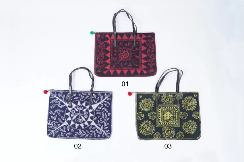 Túi Thổ Cẩm Chữ Nhật Quai Da, Nghệ Thuật Batik Tct155, Hoạ Tiết Sáp Ong, Dáng Túi Hình Chữ Nhật, Size Lớn, Đựng Được Nhiều Đồ