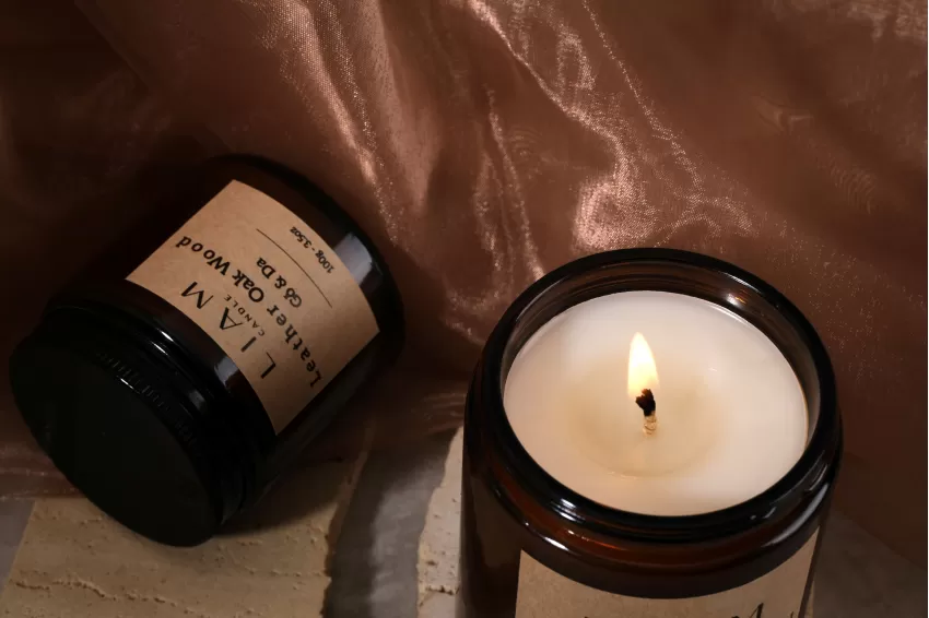 Wood And Leather Scented Candle