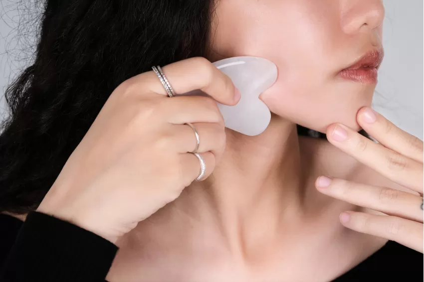 Natural Clear Quartz Gua Sha Tool (Get a 15ml Massage Oil upon purchase)