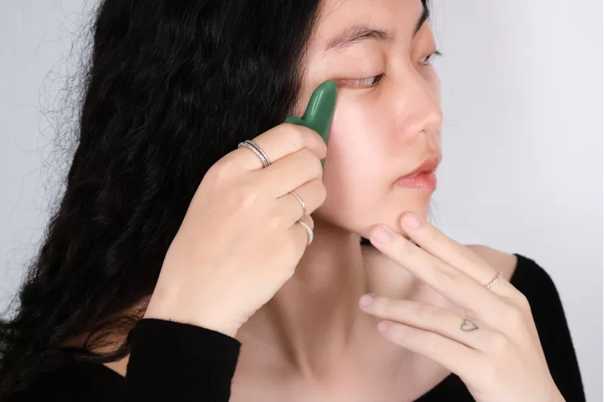 Gua Sha Thạch Anh Xanh (Tặng Dầu Dưỡng 15ml Bất Kì Khi Mua)