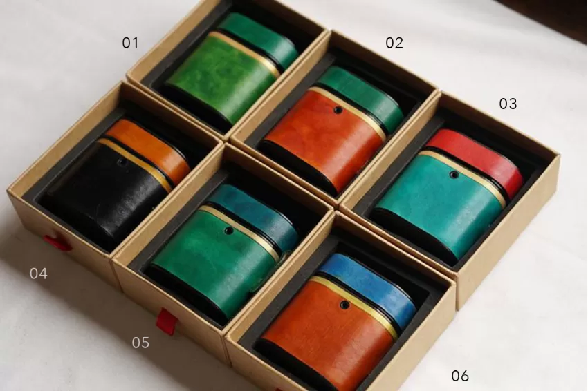 Handcrafted Leather AirPods Case, Minimal AirPod Cases, Leather Accessories, Handmade, Artistic Accessories, Unique Gift, Personalized Gifts