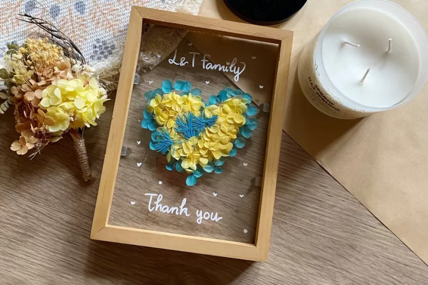 Floral Heart Design, Rectangle Dried Flower Frame, Real Dried Flowers, High Durability, Conveying Meaningful Messages, Gift for Loved Ones Floral Heart Design, Rectangle Dried Flower Frame, Real Dried Flowers, High Durability, Conveying Meaningful Messages, Gift for Loved Ones