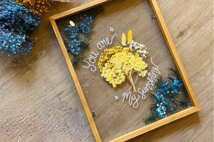 Floral Bouquet & Floral Corner, Rectangle Dried Flower Frame, Harmonious Color Combination, Customizable Messages, Handcrafted Product