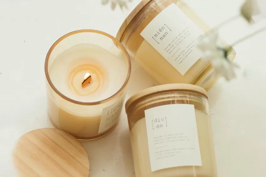 Scented Candle With Wooden Wick - Birthday Gift For All