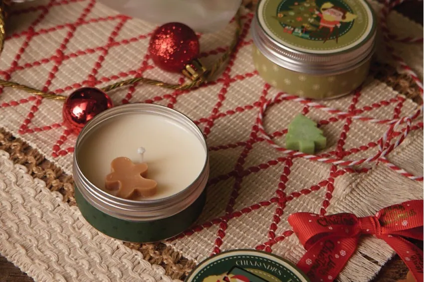 Christmas Gift Box with 2 Chia.Kandles Tin Candles