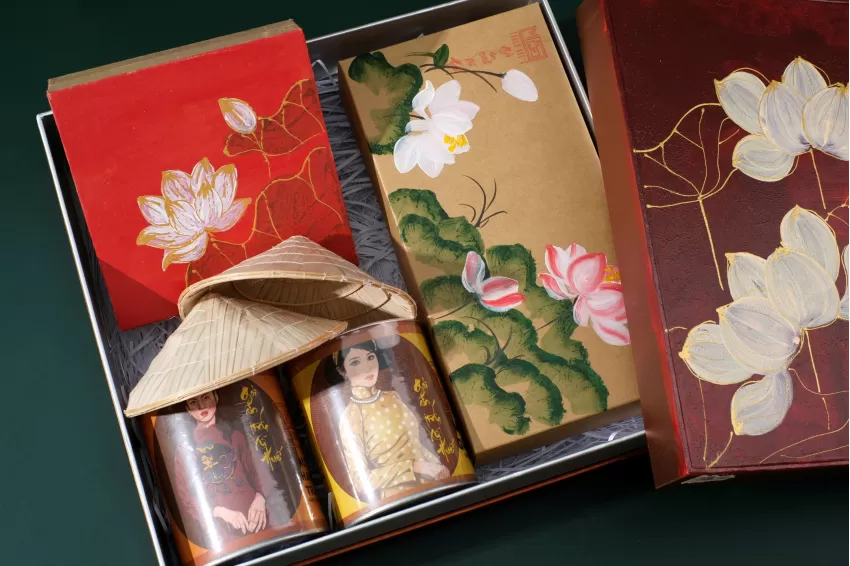 Mộc Truly Huế Gift Box, Set 2, Specialty Gift Set, Vietnamese Gift, Lotus Flower Tea, Thanh Tra Preserves, Hue Ginger Preserves, Phu Linh Cake, Corporate Gift