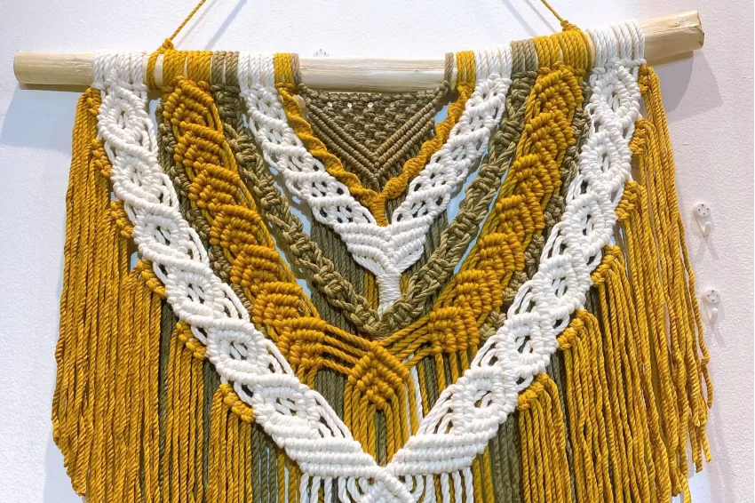 Mành Treo Tường Macrame Vàng, Nút Thắt Tinh Xảo, Tông Màu Ấm, Màu Sắc Hài Hoà, Thiết Kế Cầu Kì, Chất Liệu Bền Bỉ