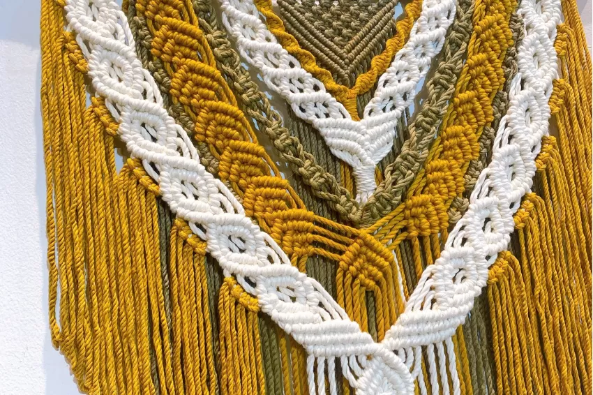 Mành Treo Tường Macrame Vàng, Nút Thắt Tinh Xảo, Tông Màu Ấm, Màu Sắc Hài Hoà, Thiết Kế Cầu Kì, Chất Liệu Bền Bỉ