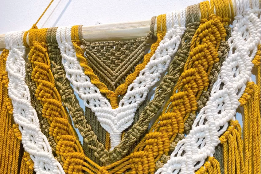 Mành Treo Tường Macrame Vàng, Nút Thắt Tinh Xảo, Tông Màu Ấm, Màu Sắc Hài Hoà, Thiết Kế Cầu Kì, Chất Liệu Bền Bỉ