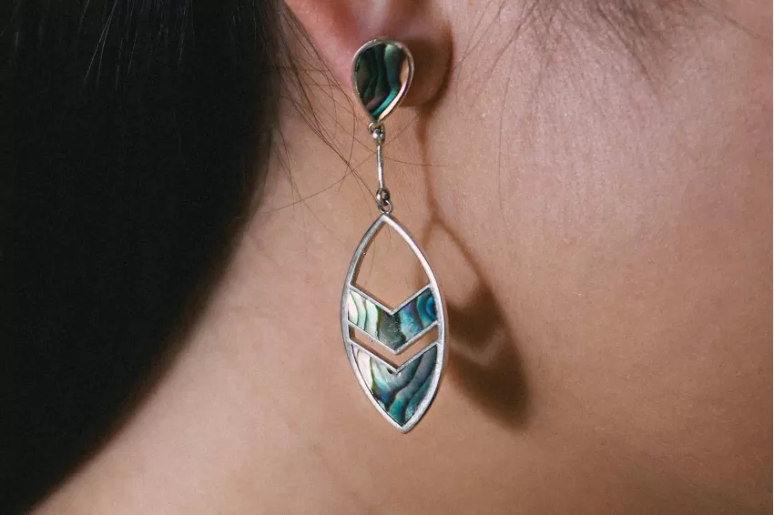 Leaf Shaped Earrings, Summer Calling Collection, Long Leaf Patterns, Beautiful Color-changing Effect, Enhances the Graceful Look