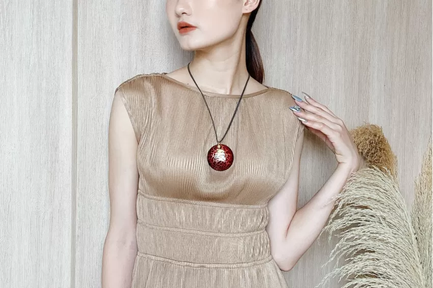 Bông Tai & Vòng Cổ Solar, BST Lacquer To Wear, Cảm Hứng Từ Mặt Trời Rực Rỡ, Phong Cách Mạnh Mẽ, Điểm Nhấn Nổi Bật và Đầy Phong Cách