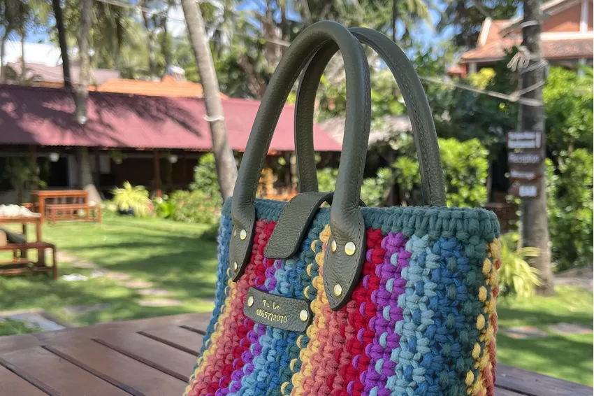 Crayon Baby Macramé Handbag, Compact Size, Leather Strap, Delicate Macramé Technique, Unique Color Combination