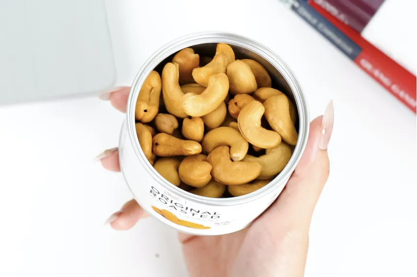 Original Roasted Whole Cashews In Tin Jar, Premium Cashew Nuts, Crispy Fat, Vietnamese Snacks, Pure Cashew Nuts, Good For Health, Exclusive Design