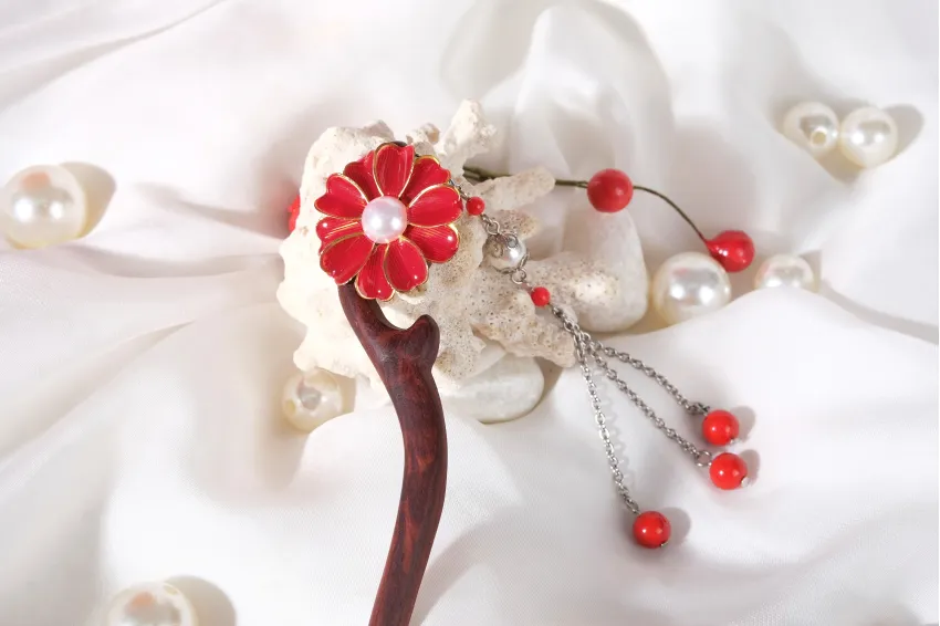 Red Flower Dangle Wooden Hair Stick, Striking Red Flower Patterns, Sturdy Wood Material, Elegant and Refined Style