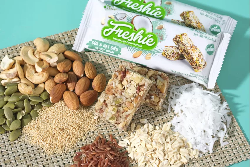 Coconut & Cashew Granola Bar, Macrobiotic Diet, Nutritious Snack, Nut Bar, Non-Fried Cake, Snacking Food