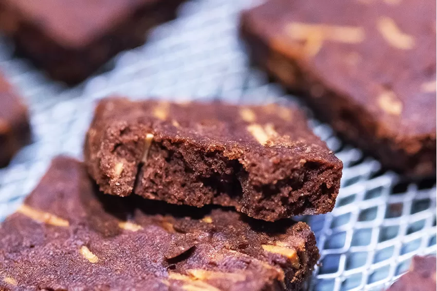 Chocolate And Almond Cookies, Soft And Fluffy Cookies, Chocolate Nut Mix Snack, Chocolate Cookie, Sweet Gift Cake, Guest Serving Cake