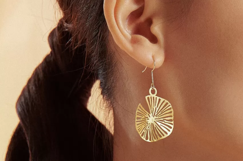 “THƠ” Gold Plated Earrings, Gentle and Elegant Design, Luxurious 18K Gold-plated Material, Exquisite Accessories, Sophisticated Style