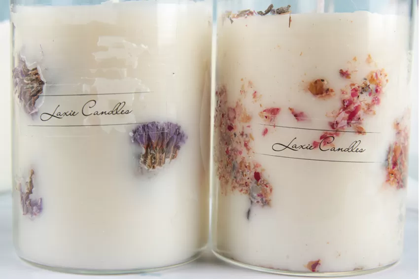 Scented Candles with Dried Flowers Decoration