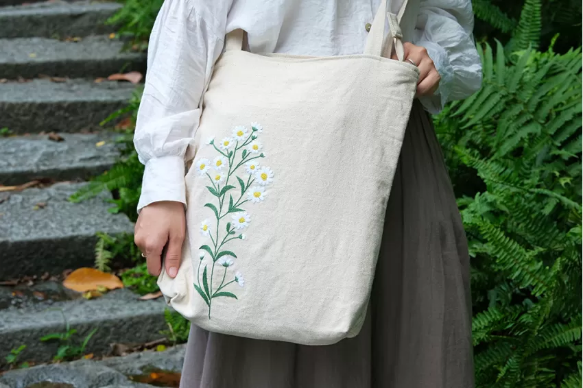 Daisy Embroidery, Vertical Tote Bag Daisy Embroidery, Vertical Tote Bag