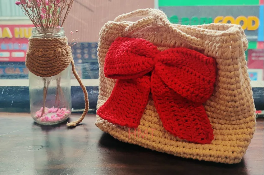 Lovely Bow Crochet Bag, Handcrafted Crochet, Versatile Drawstring Design, Durable, Versatile Strap, Fashionable Style